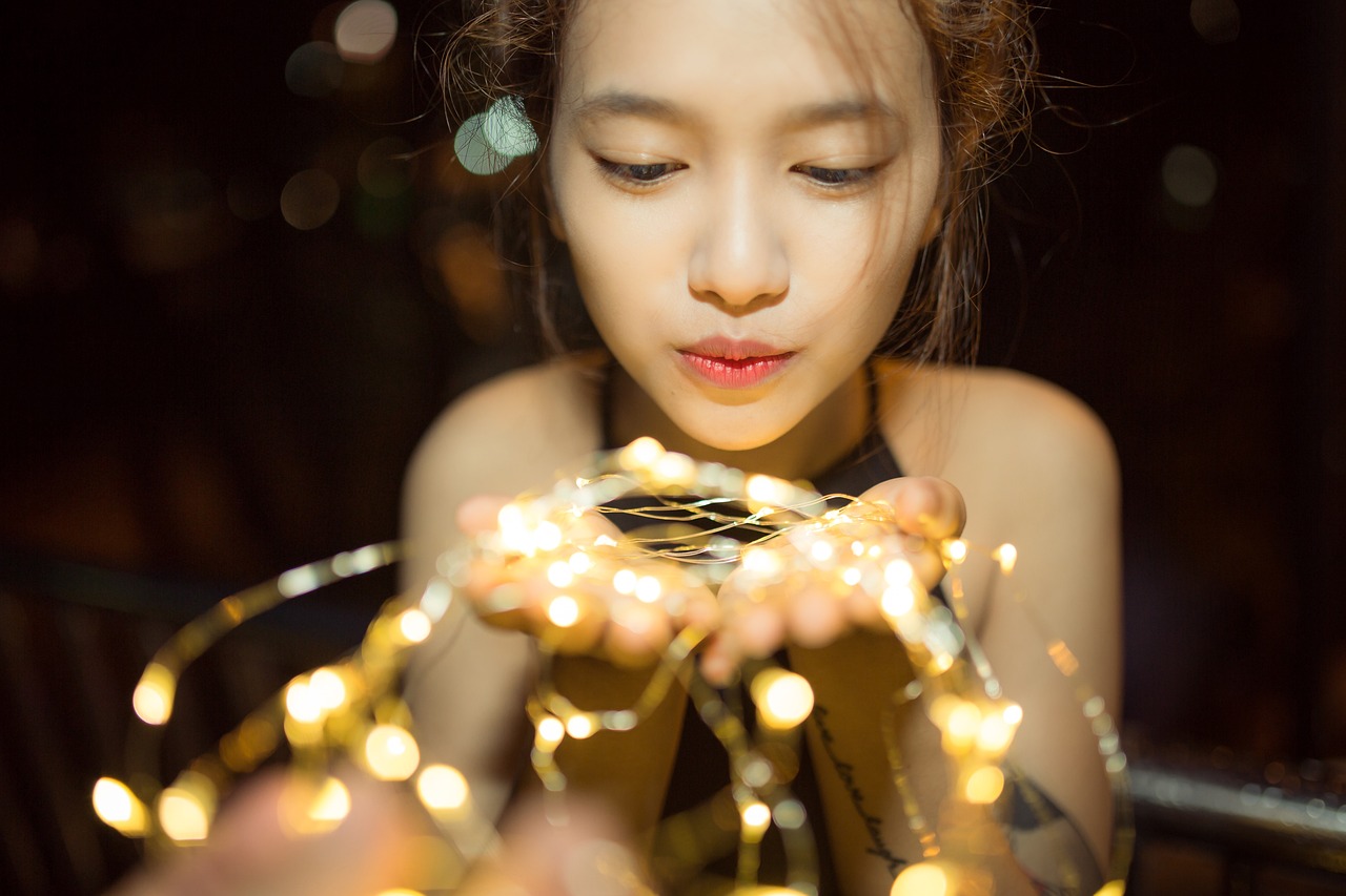 热恋星光夜，夜晚秀场里的浪漫邂逅